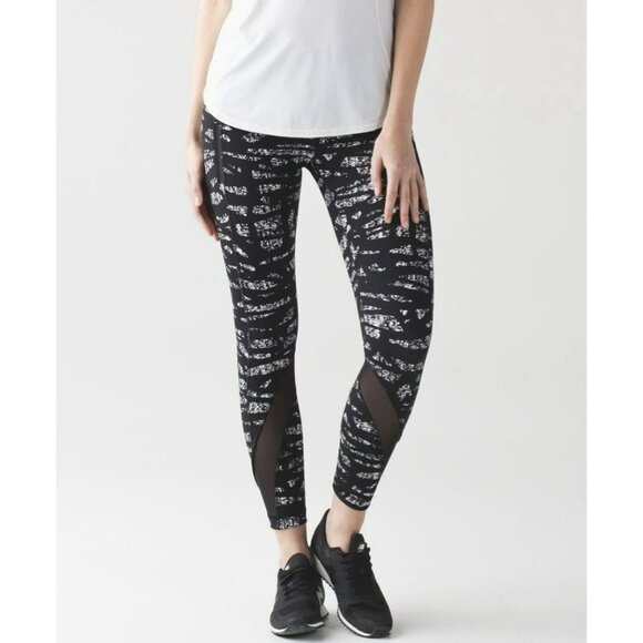 Lululemon Inspire Tight II Graf Black White Size 6 EUC - Picture 1 of 7